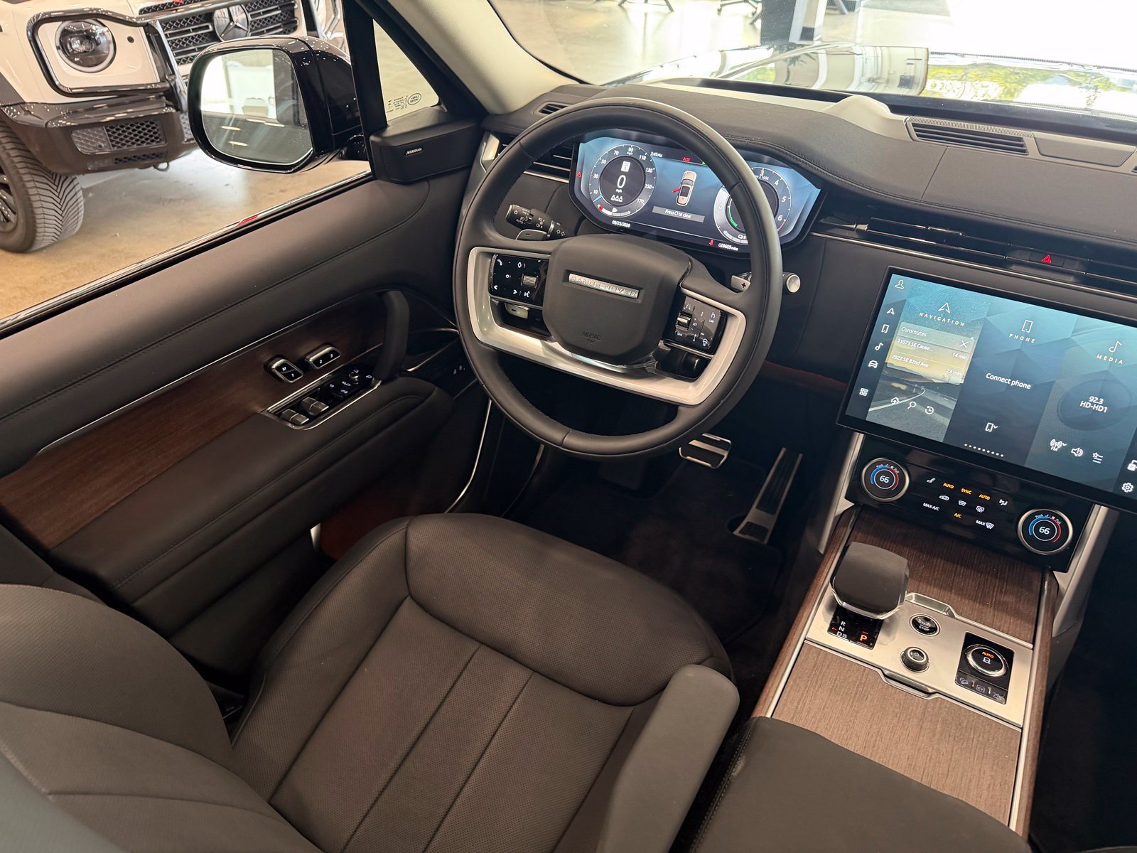 Used 2023 Land Rover Range Rover SE AWD/4WD image 9