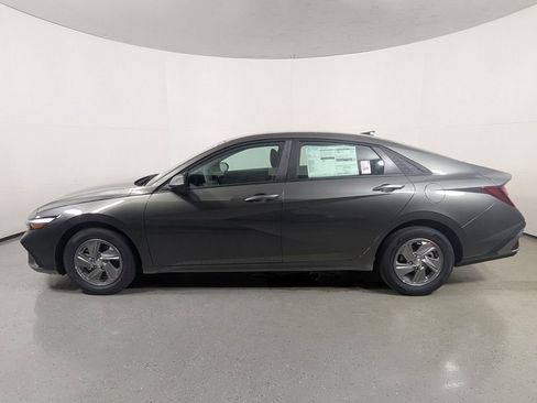 New 2026 Hyundai Elantra SE image 4