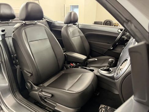 Used 2018 Volkswagen Beetle 2.0T S FWD image 27