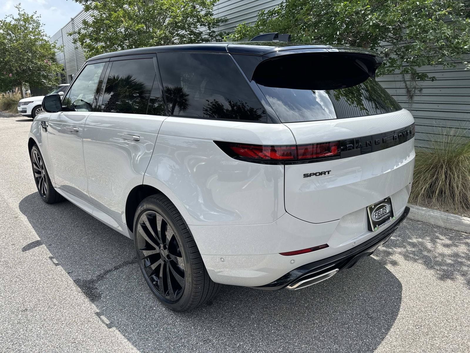 New 2026 Land Rover Range Rover Sport Dynamic SE AWD/4WD image 3