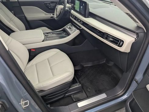 Used 2025 Lincoln Aviator 2WD image 12