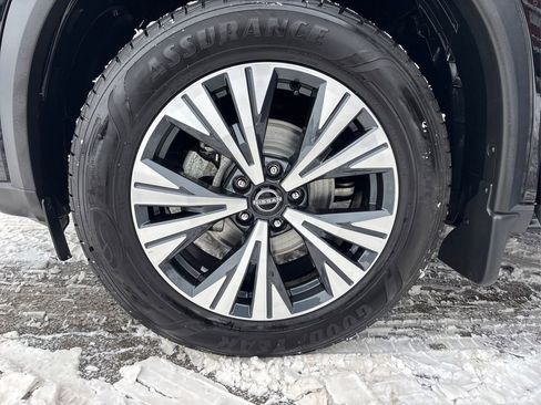 Used 2023 Nissan Rogue SV w/ SV Premium Package image 12