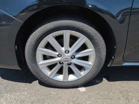 Used 2012 Toyota Camry XLE w/ Convenience Pkg FWD image 14