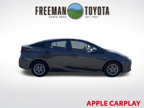 Used 2022 Toyota Prius LE FWD image 4
