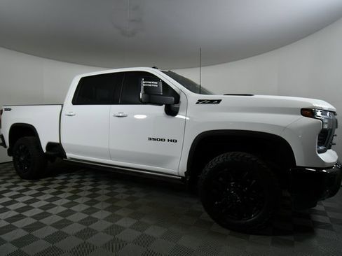 Used 2025 Chevrolet Silverado 3500 LTZ w/ LTZ Plus Package image 9