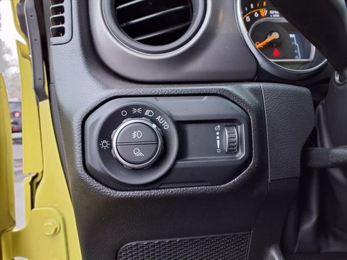 Used 2023 Jeep Gladiator Willys image 14