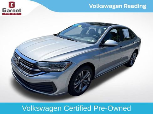 Certified 2023 Volkswagen Jetta SE w/ Panoramic Sunroof Package FWD image 1