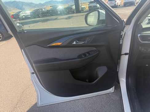 Used 2021 Chevrolet TrailBlazer LT AWD/4WD image 28