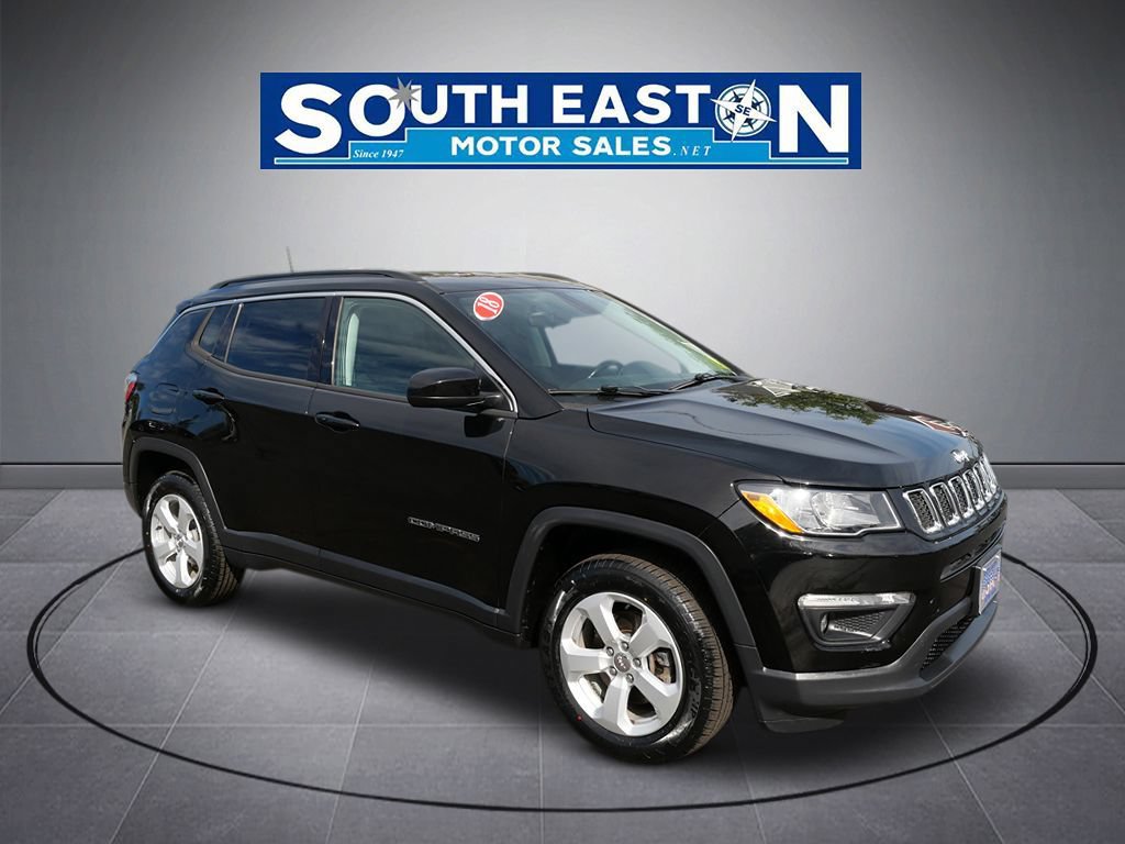 Used 2018 Jeep Compass Latitude w/ Cold Weather Group AWD/4WD image 2