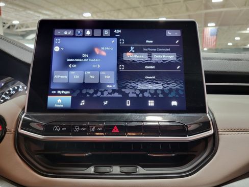 Used 2023 Jeep Compass Limited image 26