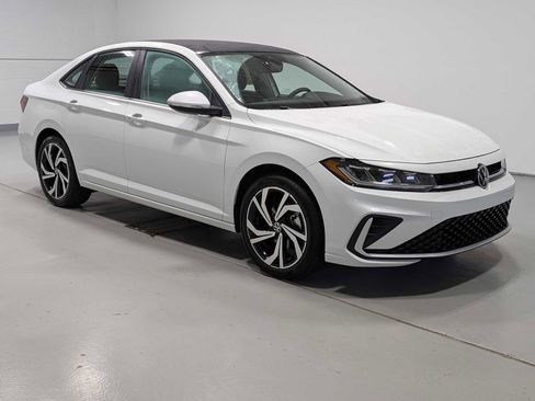 Used 2025 Volkswagen Jetta SEL image 6