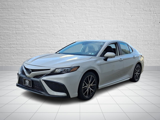 Used 2024 Toyota Camry SE FWD image 3