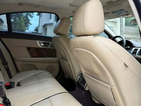 Used 2015 Jaguar XF Sport RWD image 17