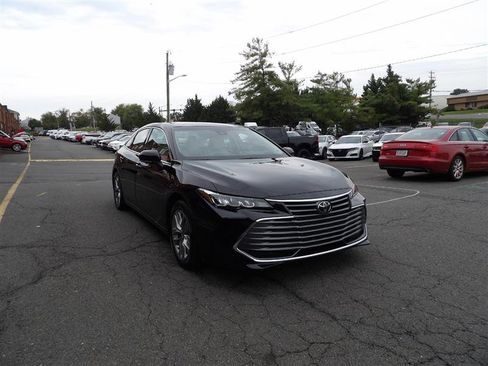 Used 2022 Toyota Avalon XLE image 2