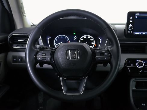 Used 2025 Honda Pilot Touring image 28
