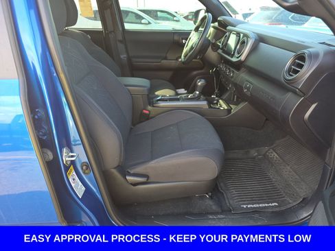 Used 2017 Toyota Tacoma TRD Off-Road w/ Tow Package (A/T) image 16