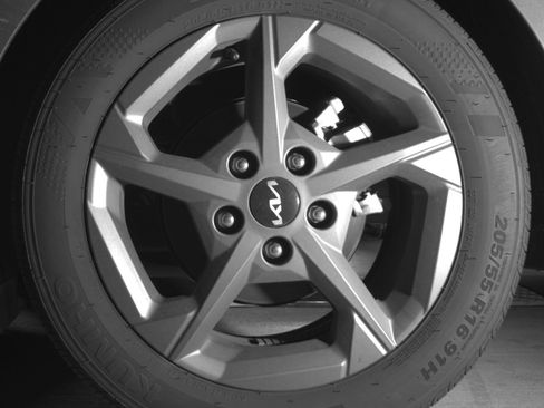 Used 2025 Kia K4 LXS image 14