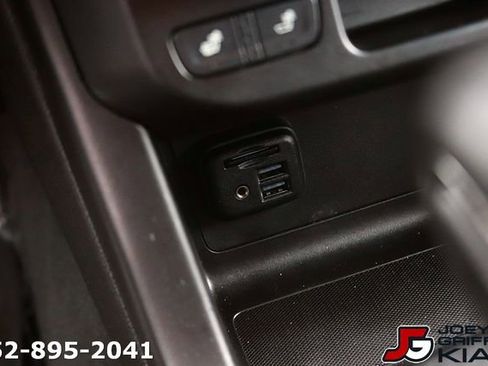 Used 2022 GMC Canyon AT4 AWD/4WD image 25