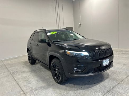 Used 2022 Jeep Cherokee Latitude w/ Sun & Sound Group image 4