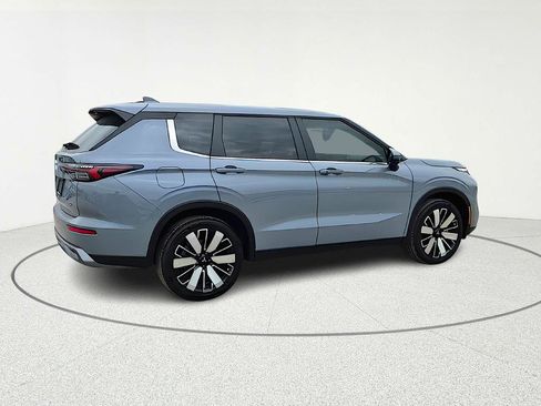 New 2026 Mitsubishi Outlander SE image 7