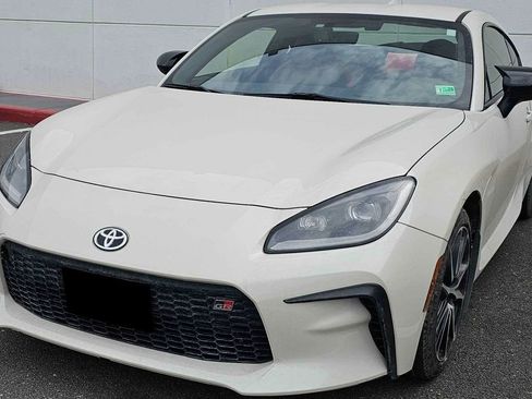 Used 2024 Toyota GR86 image 3