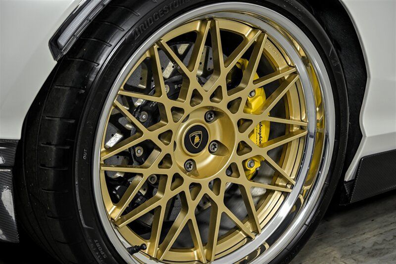 Used 2024 Lamborghini Revuelto AWD/4WD image 44