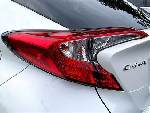 Used 2020 Toyota C-HR XLE image 28