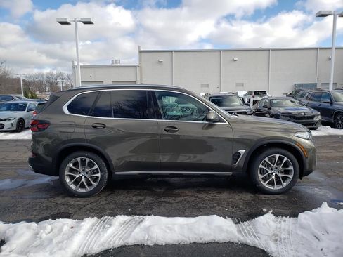 New 2026 BMW X5 xDrive40i w/ Premium Package AWD/4WD image 3