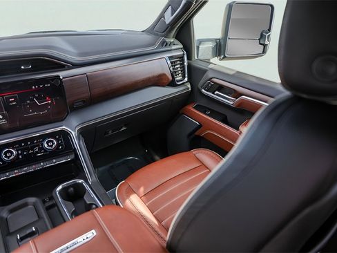 Used 2024 GMC Sierra 2500 Denali Ultimate image 31