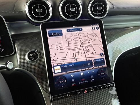 Used 2024 Mercedes-Benz GLC 300 image 32