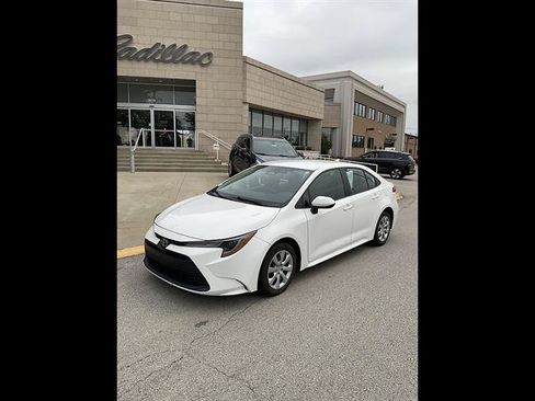 Used 2023 Toyota Corolla LE FWD image 2