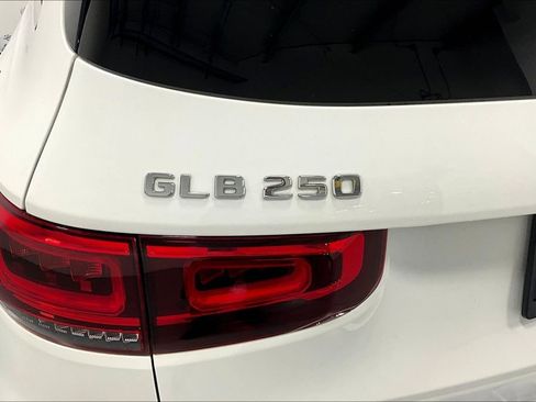 Used 2022 Mercedes-Benz GLB 250 image 41