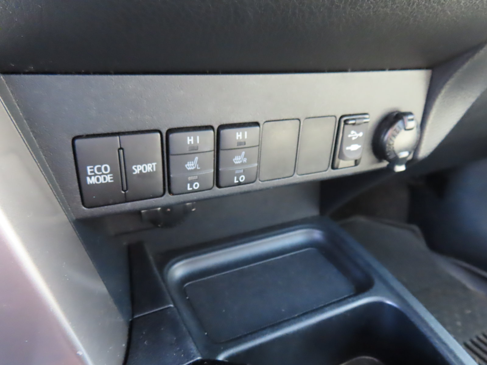 Used 2016 Toyota RAV4 Limited w/ Advanced Technology Package AWD/4WD image 26