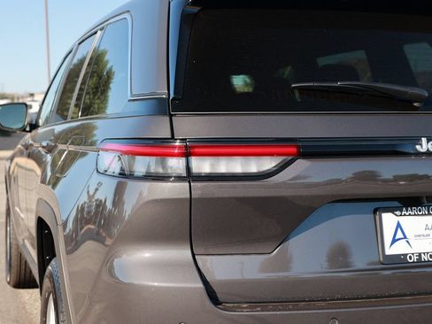 New 2026 Jeep Grand Cherokee Laredo RWD image 10