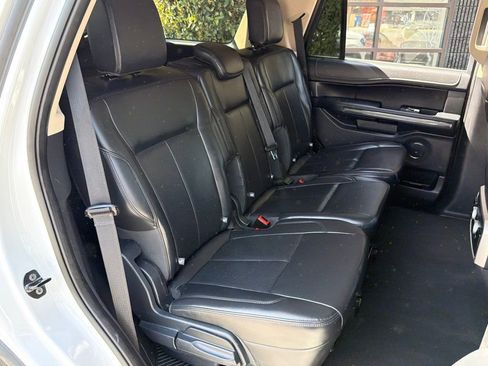 Used 2024 Ford Expedition XLT image 40