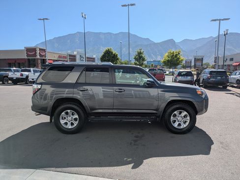 Used 2018 Toyota 4Runner SR5 Premium AWD/4WD image 2