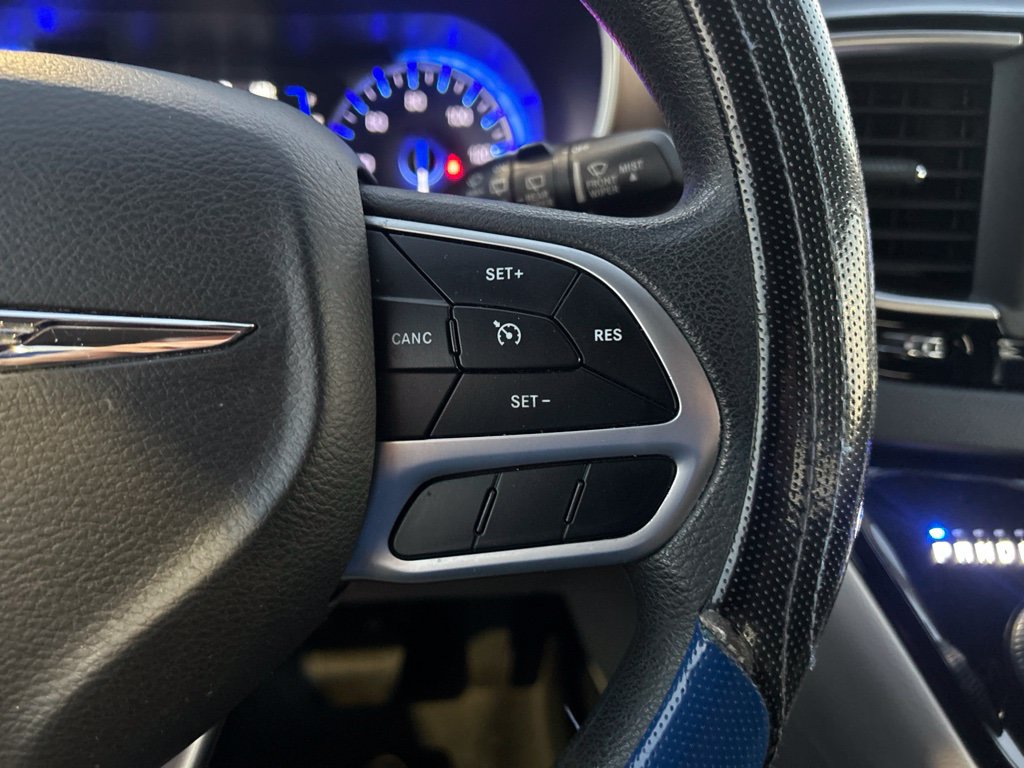 Used 2018 Chrysler Pacifica LX FWD image 12