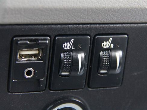 Used 2015 Toyota Sienna XLE Premium AWD/4WD image 34