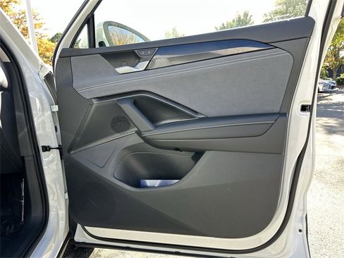 New 2025 Volkswagen Tiguan SE image 22