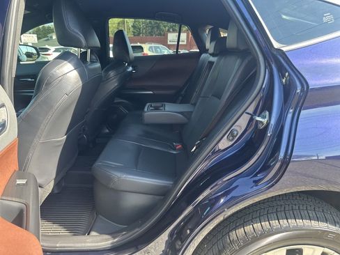 Used 2023 Toyota Venza Limited image 10