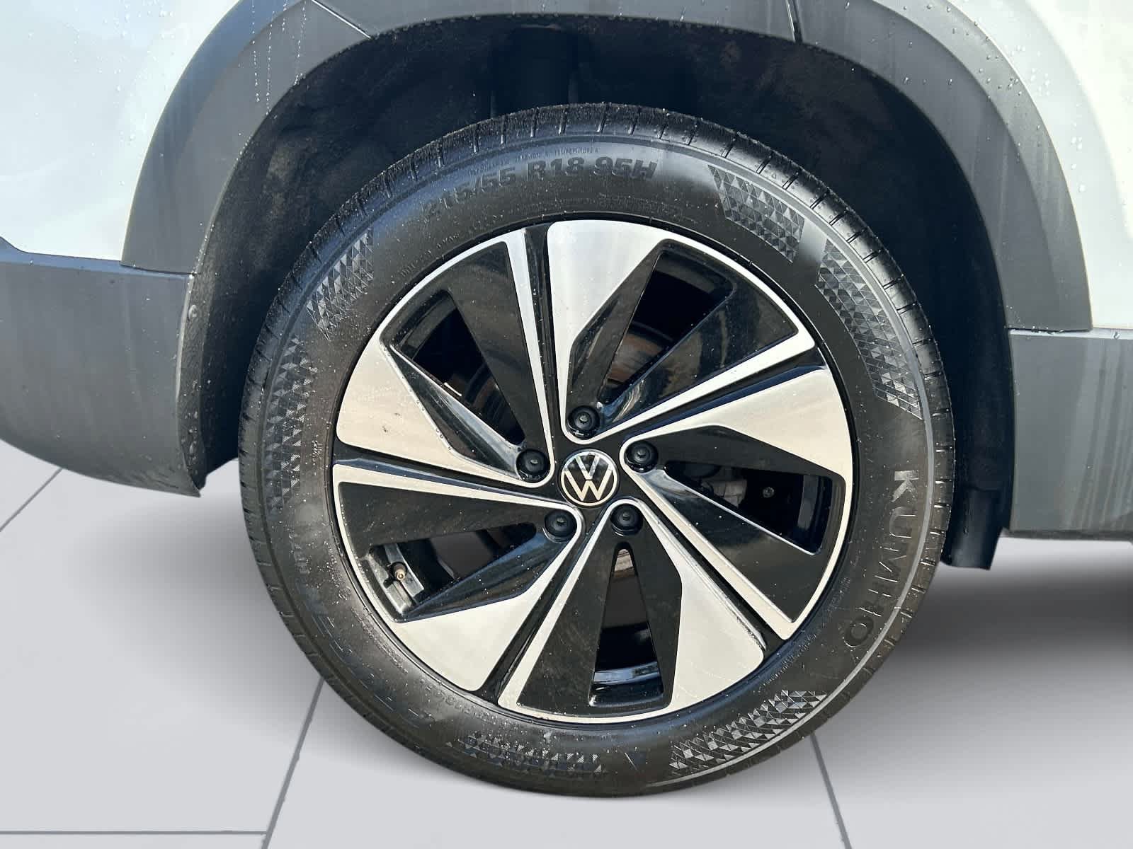 Used 2025 Volkswagen Taos SE AWD/4WD image 11