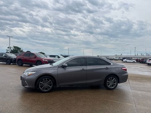 Used 2017 Toyota Camry SE FWD image 12