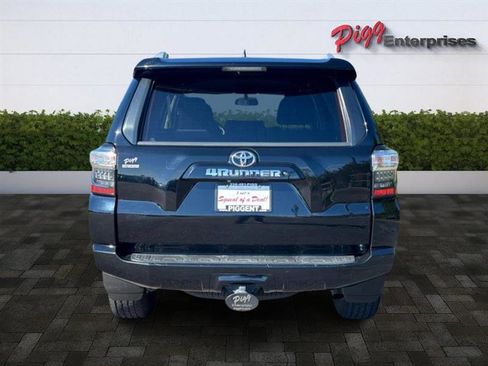 Used 2018 Toyota 4Runner SR5 image 10