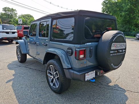 Used 2024 Jeep Wrangler Unlimited w/ Convenience Group AWD/4WD image 5