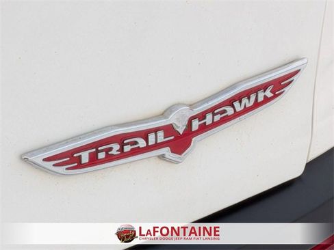 Used 2018 Jeep Cherokee Trailhawk image 10