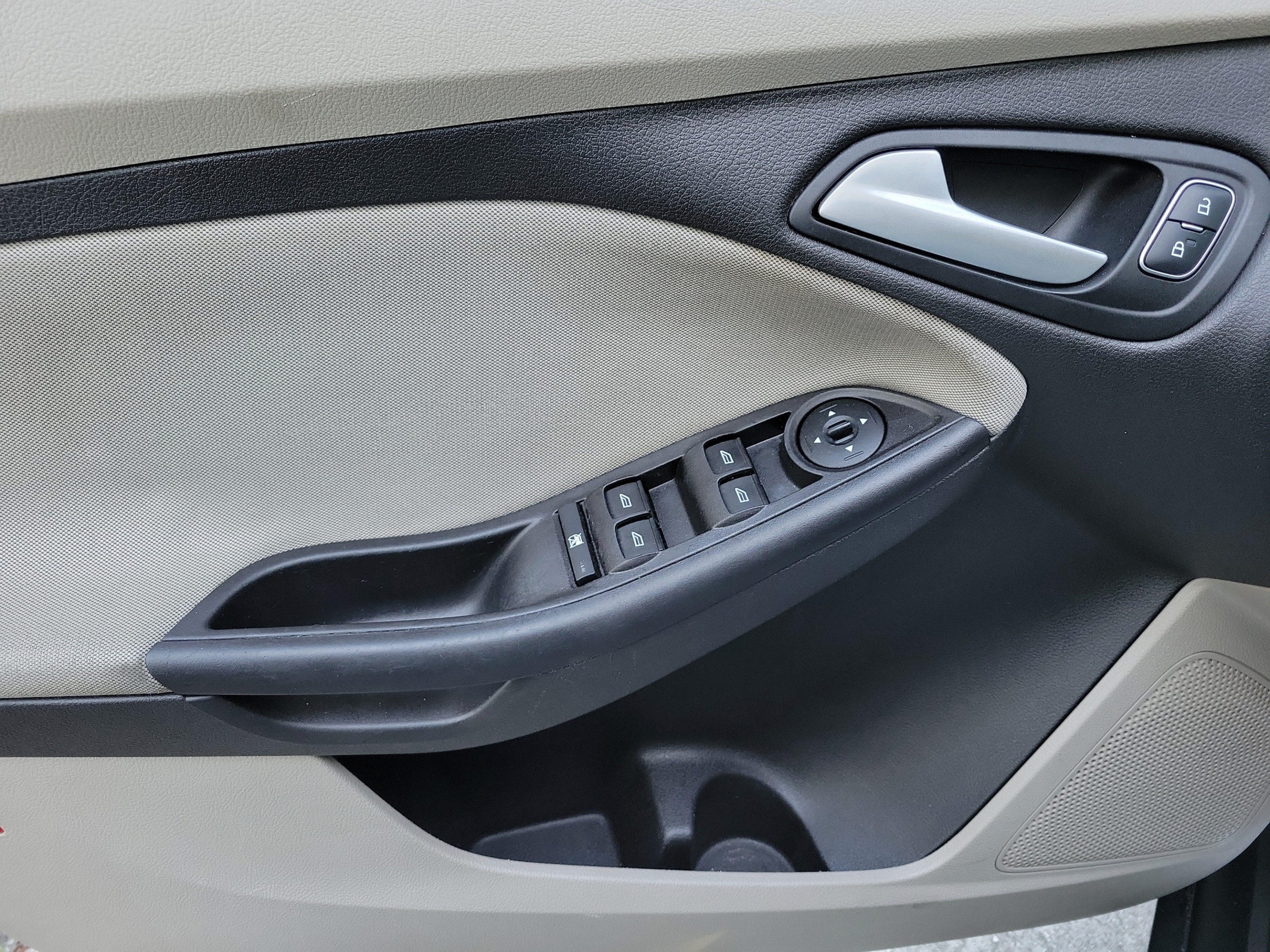 Used 2017 Ford Focus SE FWD image 11