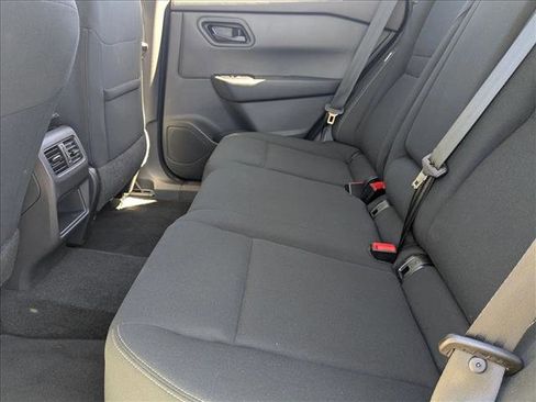 Used 2024 Nissan Rogue S image 17