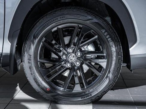 Used 2026 Toyota Corolla Cross XSE image 17