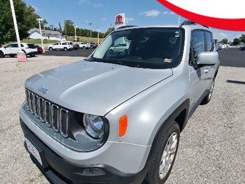 Used 2017 Jeep Renegade Latitude w/ Cold Weather Group AWD/4WD image 1