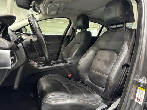 Used 2019 Jaguar XE Prestige AWD/4WD image 44